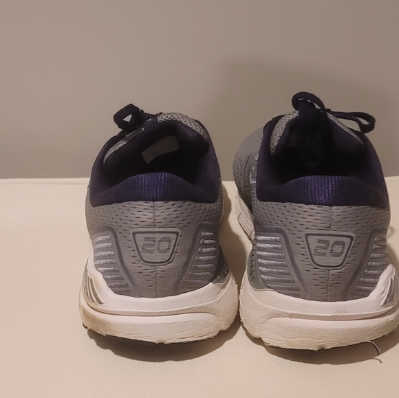 Brooks Beast Running Shoes-13 - Picture 4 of 8